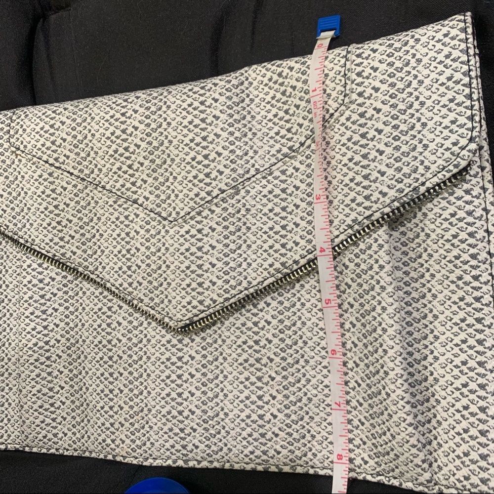 Handbag - Picture 2 of 6